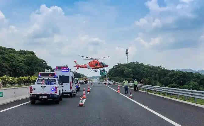 岳阳楼区高速公路汽车救援案例